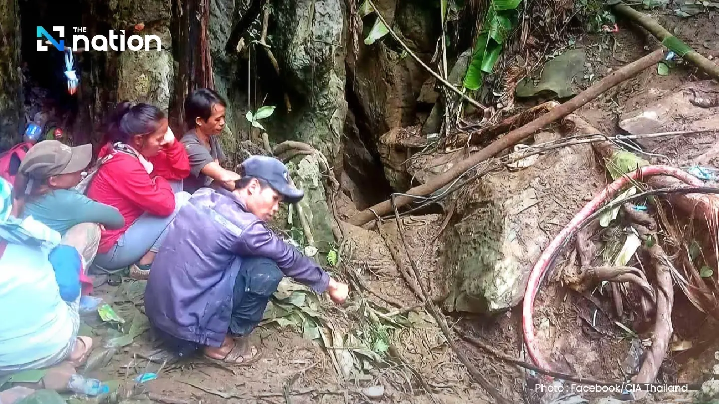 Seven trapped in flooded Laos cave as rescue teams race time Seven trapped in flooded Laos cave as rescue teams race time