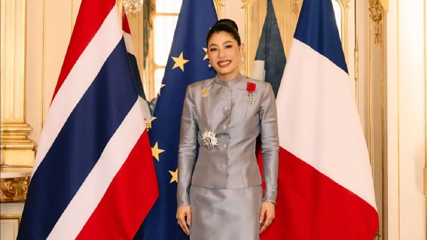French President Bestows Highest Honour Upon Thai Princess in Paris Ceremony French President Bestows Highest Honour Upon Thai Princess in Paris Ceremony