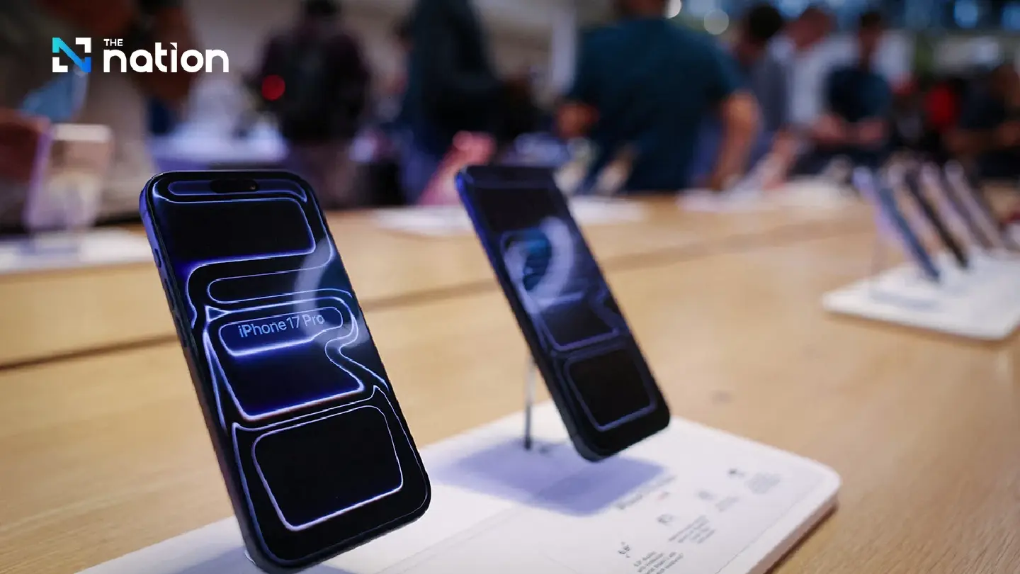 iPhone 17 tops global smartphone sales as market narrows