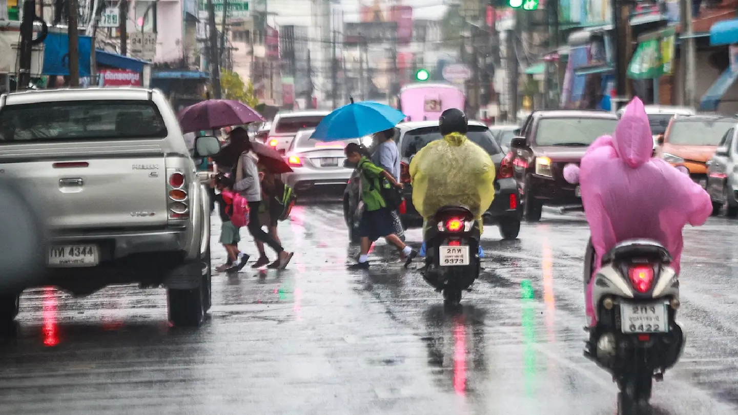 Bangkok faces heavy rain, gusty winds as North, Northeast see more rain