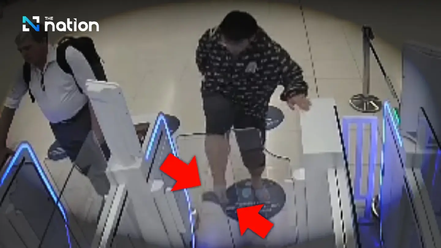 Chinese man accused of smashing passport auto-gates at Suvarnabhumi Chinese man accused of smashing passport auto-gates at Suvarnabhumi