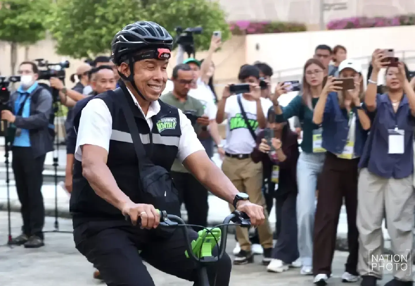Chadchart unveils 250 policies to transform Bangkok into regional economic hub Chadchart unveils 250 policies to transform Bangkok into regional economic hub