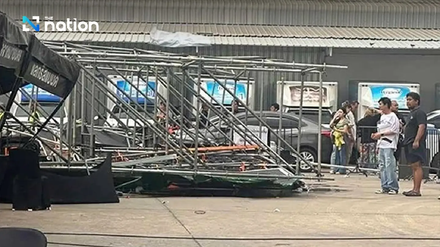 Storm hits Saraburi as giant sign collapses at market, killing one and injuring 11