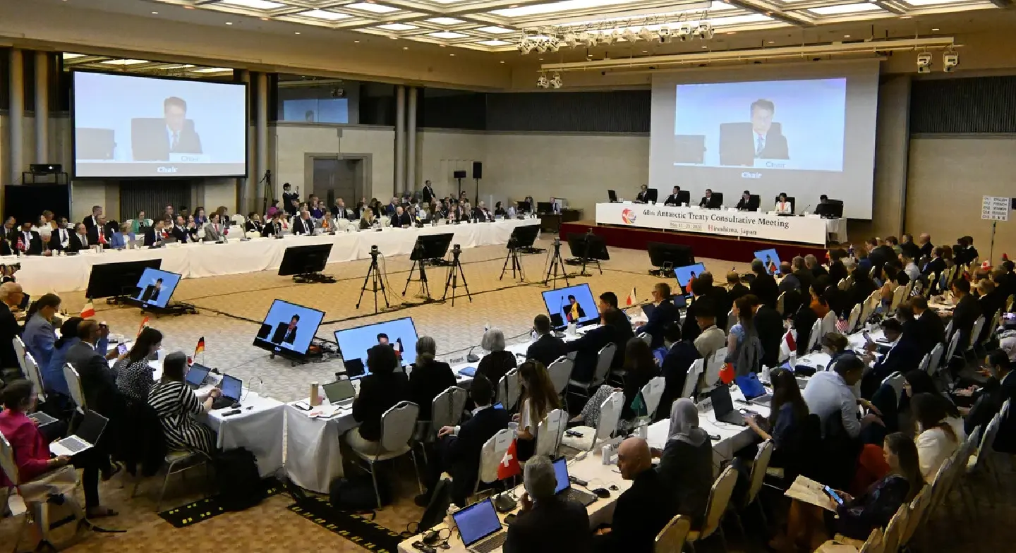 Hiroshima talks weigh Antarctic tourism and penguin protection