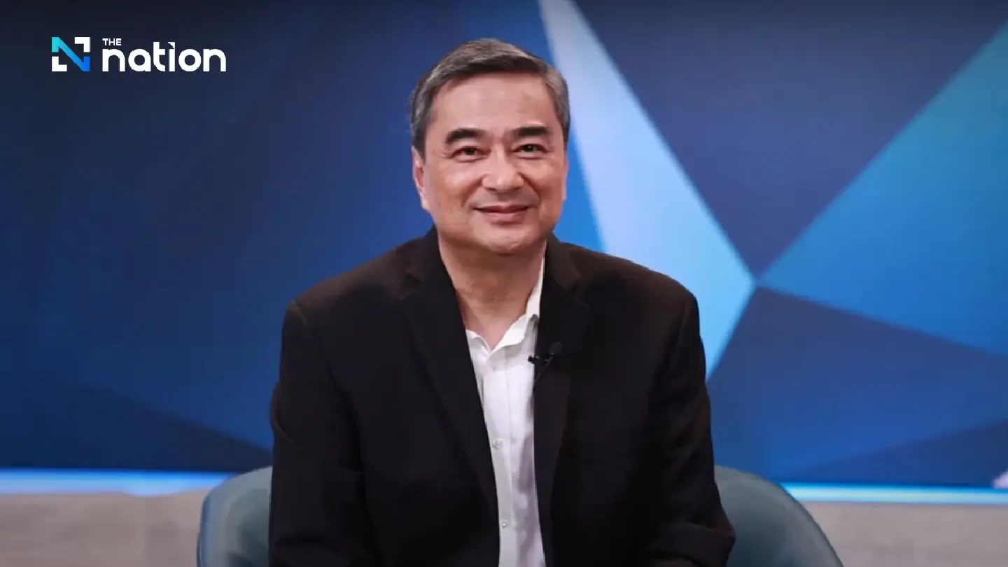 Dusit Poll: Abhisit leads opposition figures while public confidence in politics declines