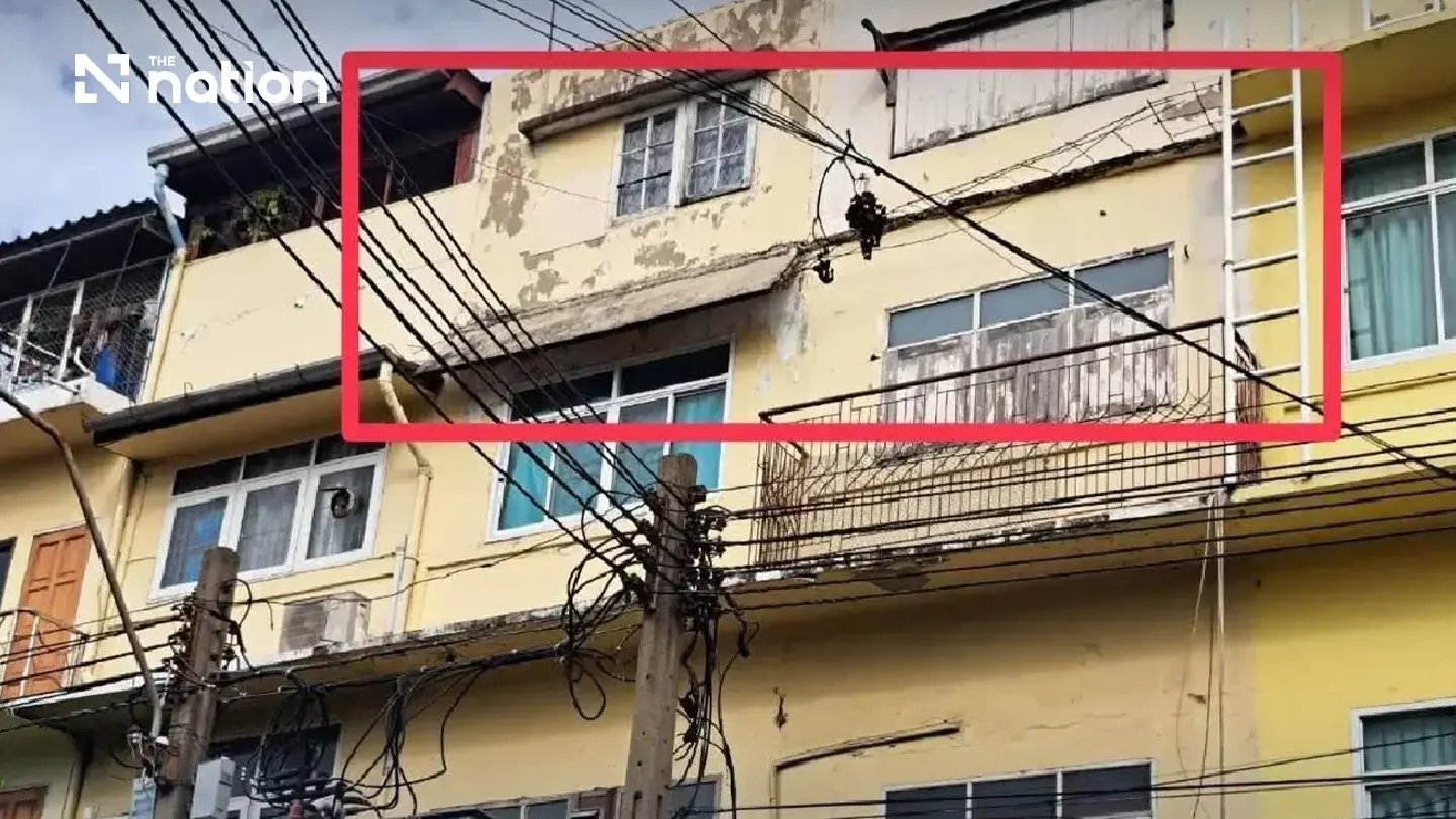 Concrete canopy collapses from abandoned building on Dinso Road Concrete canopy collapses from abandoned building on Dinso Road