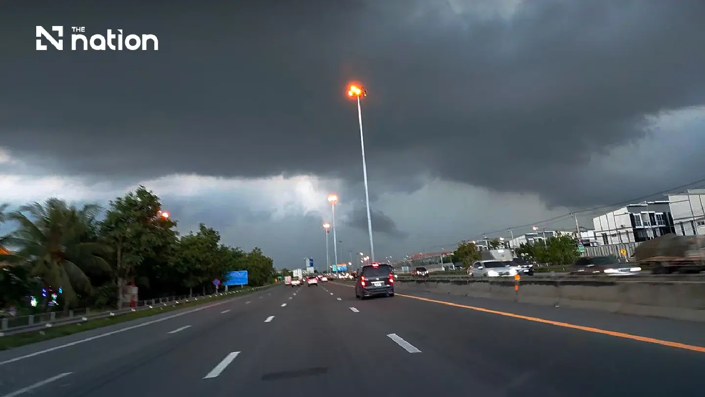 North, Northeast still face heavy rain as Bangkok area sees storms North, Northeast still face heavy rain as Bangkok area sees storms