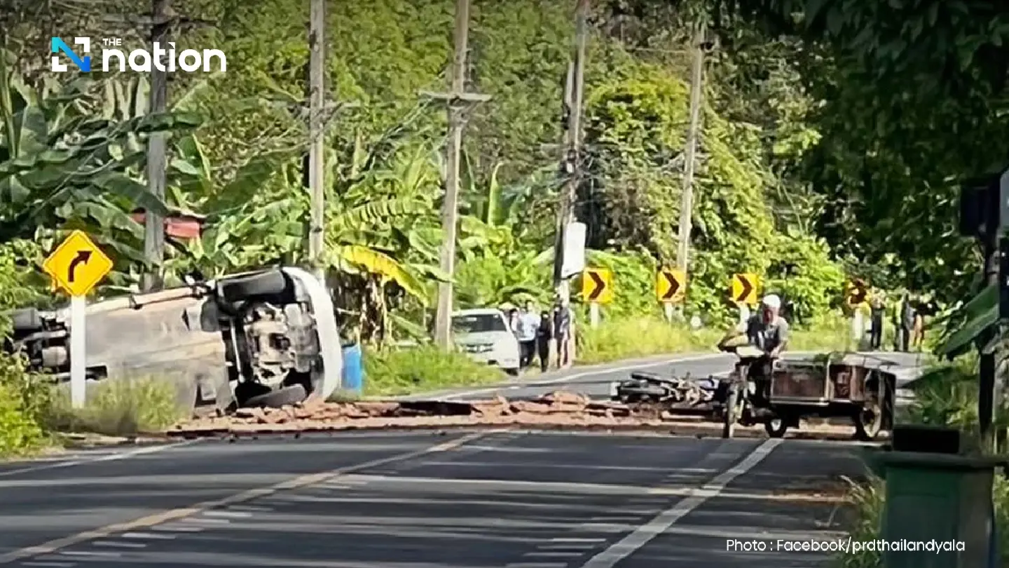 Three injured in roadside bombing outside Yala school Three injured in roadside bombing outside Yala school