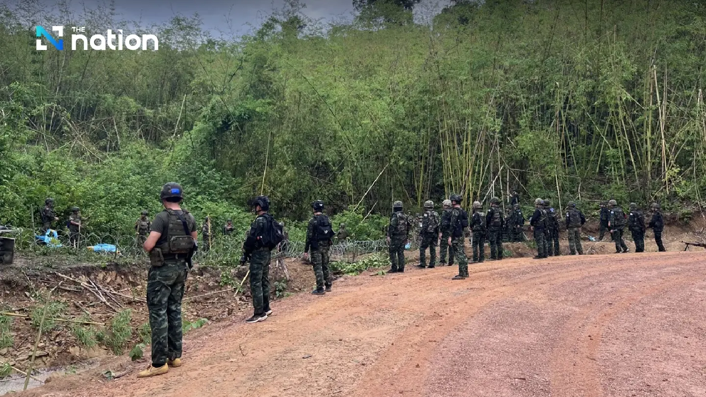 Thai Army Defuses Border Spat After Cambodian Troops Try to Block Razor-Wire Fence Thai Army Defuses Border Spat After Cambodian Troops Try to Block Razor-Wire Fence