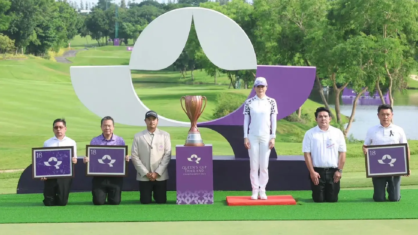 Her Majesty the Queen presents trophy at Queen’s Cup Thailand