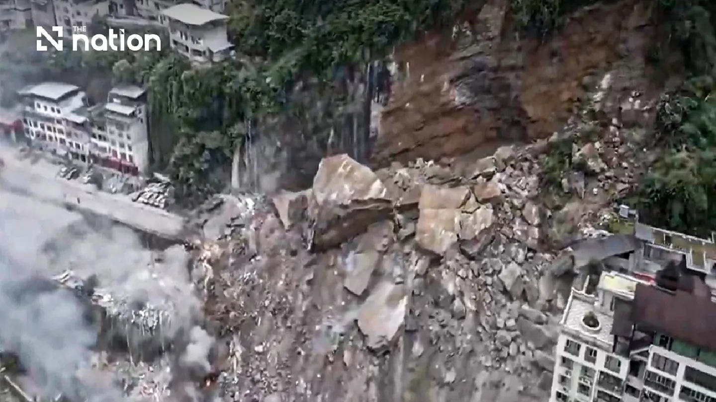 Nine rescued as Chongqing landslide buries homes during evacuation Nine rescued as Chongqing landslide buries homes during evacuation