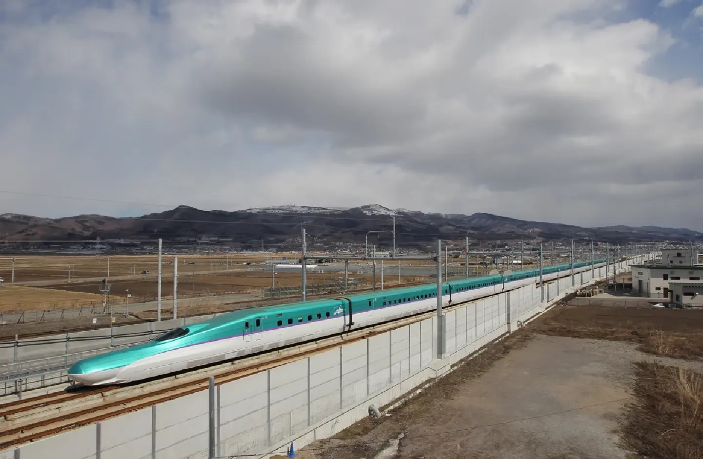JRTT investigates concrete testing at Hokkaido rail tunnel JRTT investigates concrete testing at Hokkaido rail tunnel
