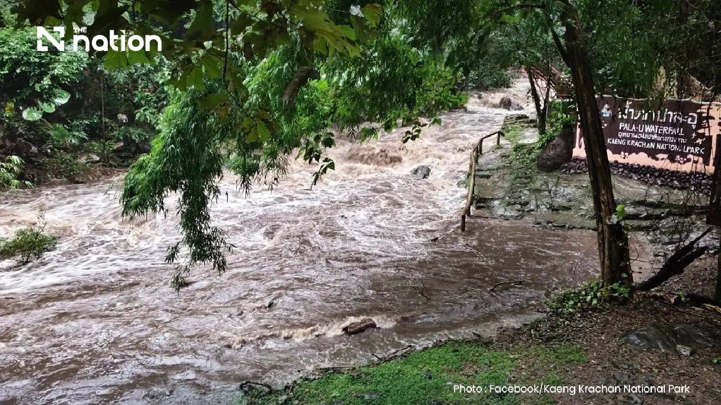 Pa La-U Waterfall closed after flash floods in Kaeng Krachan Pa La-U Waterfall closed after flash floods in Kaeng Krachan