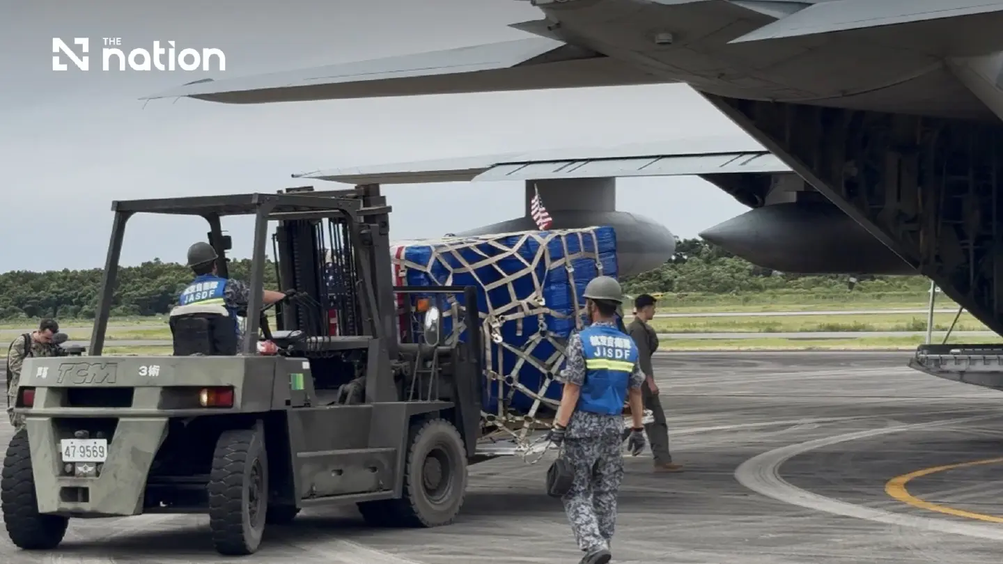 US military airlifts 33,000 water bottles to Kumamoto quake victims US military airlifts 33,000 water bottles to Kumamoto quake victims