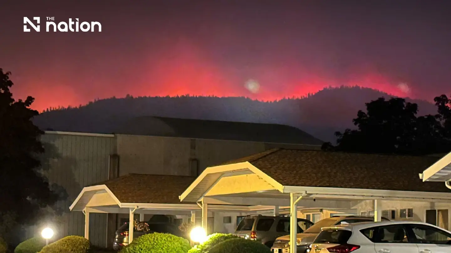 British Columbia declares emergency as 20,000 flee wildfire British Columbia declares emergency as 20,000 flee wildfire
