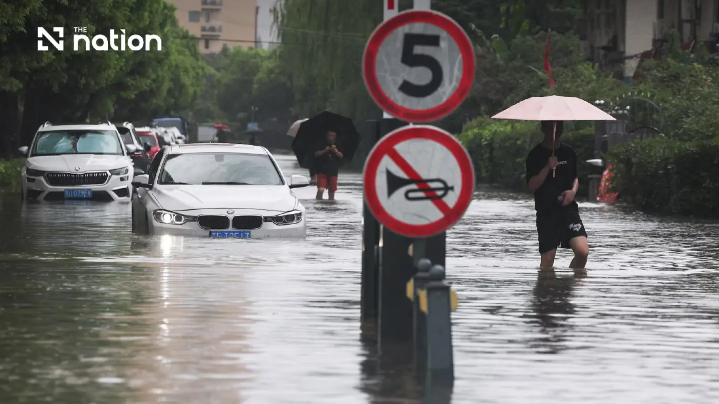Typhoon Dolphin floods Shanghai as 943 flights cancelled
