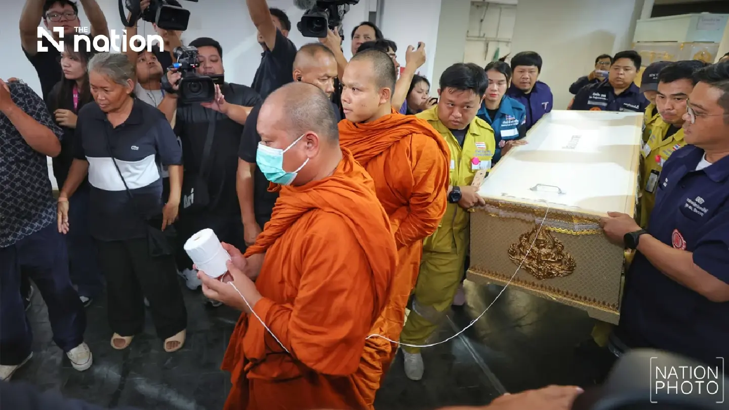 Families collect bodies after Nonthaburi school shooting Families collect bodies after Nonthaburi school shooting
