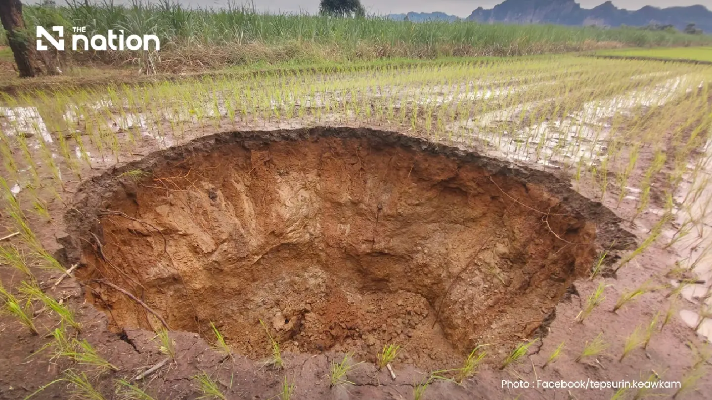 Khon Kaen launches checks after deep hole opens on farmland Khon Kaen launches checks after deep hole opens on farmland