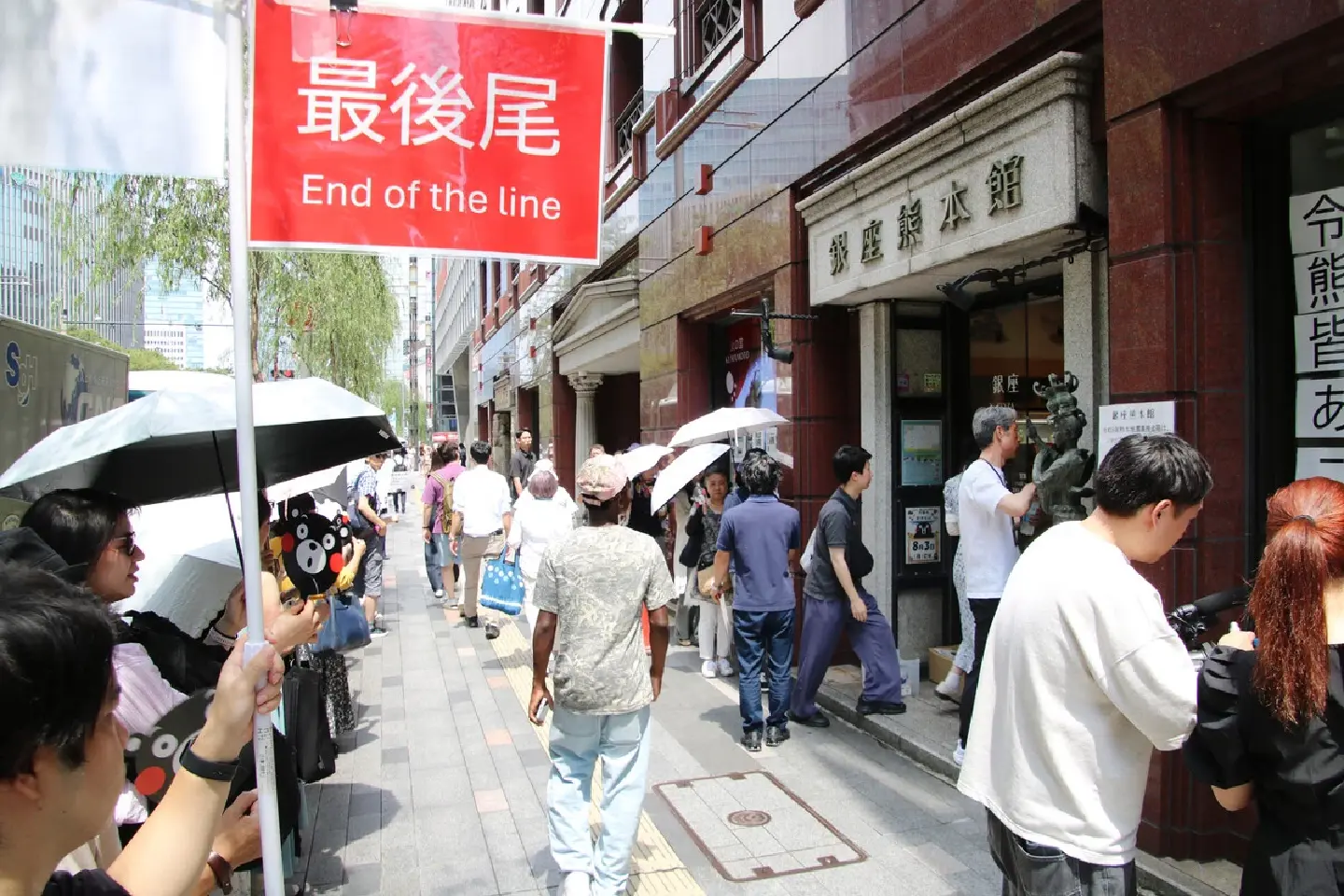 Kumamoto shop in Tokyo heavily crowded with visitors after quake Kumamoto shop in Tokyo heavily crowded with visitors after quake
