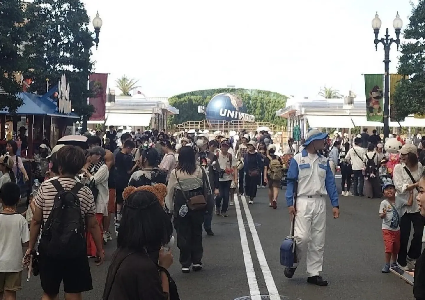 Japan theme parks raise entry fees for high costs, overcrowding Japan theme parks raise entry fees for high costs, overcrowding