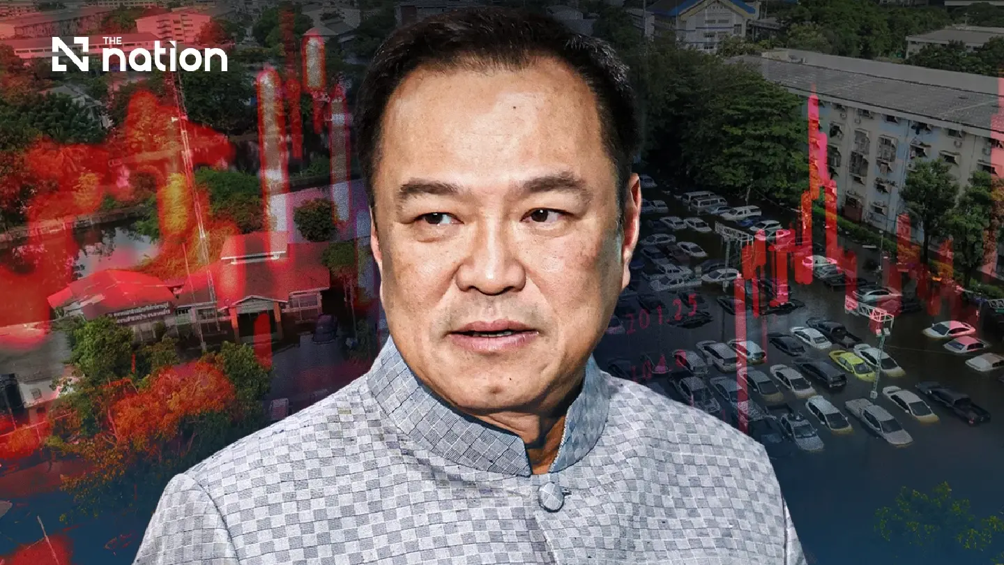 Bangkok floods put government response under scrutiny as poll ratings fall Bangkok floods put government response under scrutiny as poll ratings fall