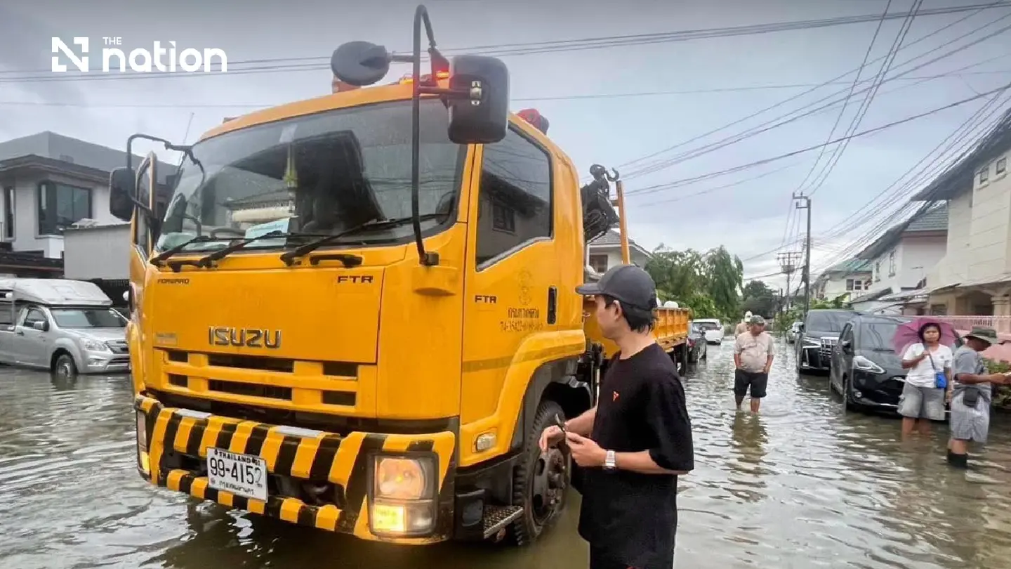Department of Highways operates six flood shuttle routes in Bangkok Department of Highways operates six flood shuttle routes in Bangkok
