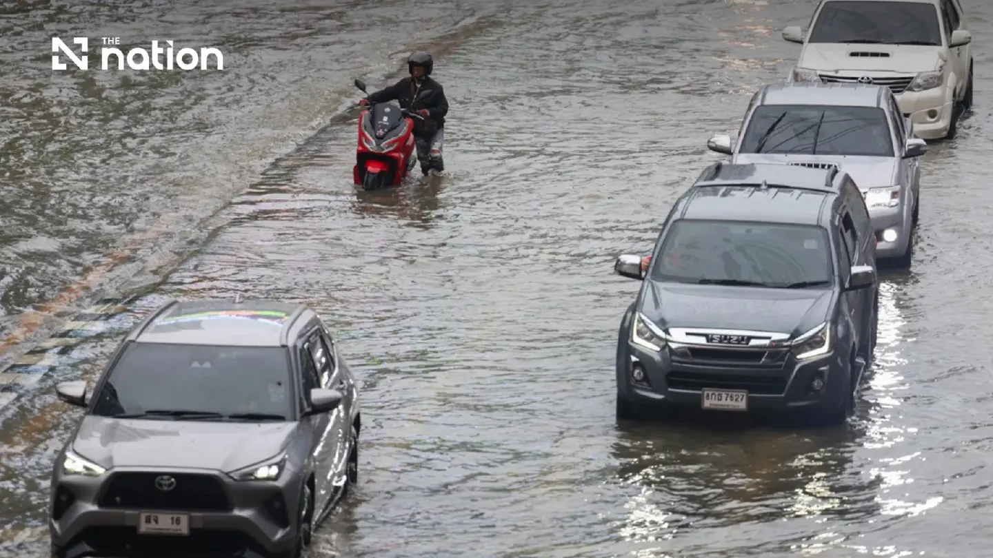 Nine Bangkok roads remain flooded as rain eases and pumping continues Nine Bangkok roads remain flooded as rain eases and pumping continues