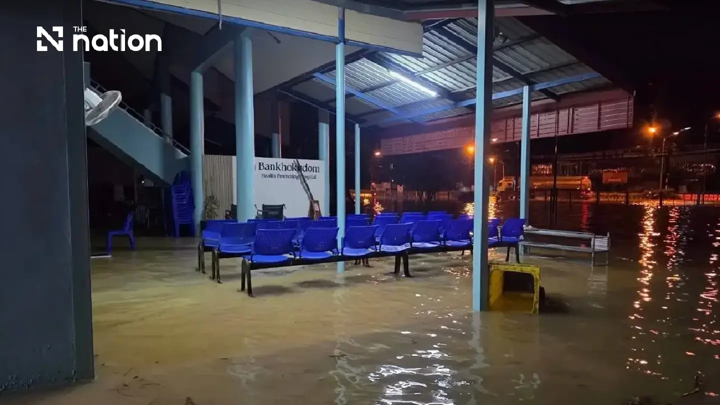 Prachin Buri health facility suspends services amid heavy flooding Prachin Buri health facility suspends services amid heavy flooding