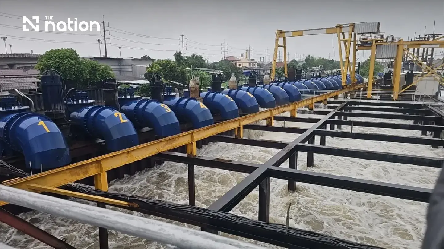 Pathum Thani faces critical flood warning as Rangsit canal rises Pathum Thani faces critical flood warning as Rangsit canal rises