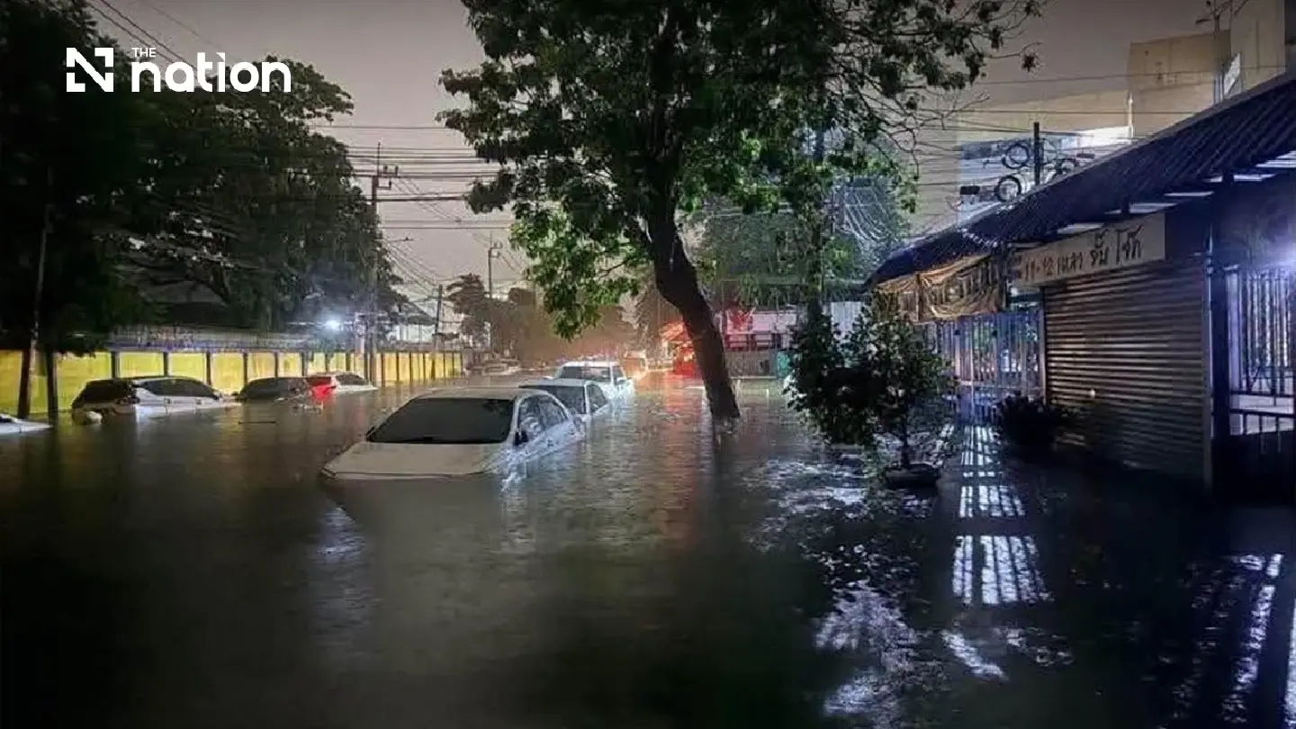 Eastern Bangkok floodwaters remain high despite easing rainfall Eastern Bangkok floodwaters remain high despite easing rainfall