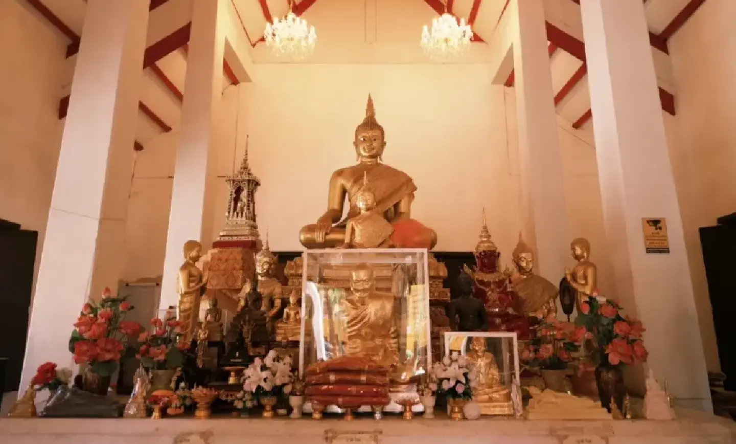 Thap Chang half-day route includes a historic temple and a plant market Thap Chang half-day route includes a historic temple and a plant market
