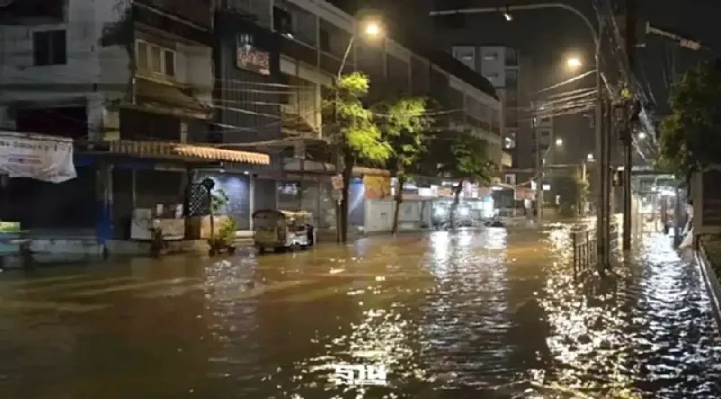 Nonthaburi declares flood disaster areas in two districts Nonthaburi declares flood disaster areas in two districts
