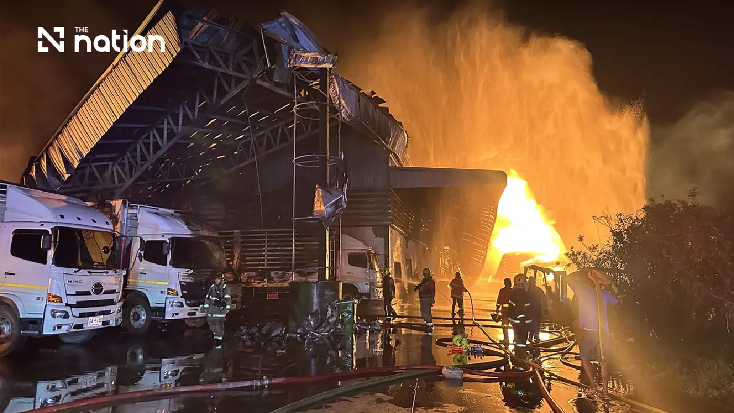 Fire guts Ayutthaya mattress factory as crews battle to protect nearby homes Fire guts Ayutthaya mattress factory as crews battle to protect nearby homes
