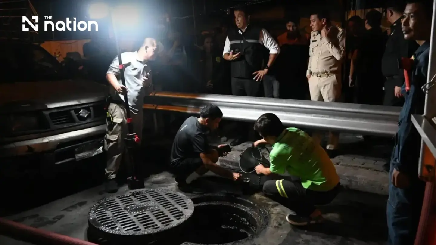 Bangkok races to contain Rama 3 oil leak and warns against sparks Bangkok races to contain Rama 3 oil leak and warns against sparks