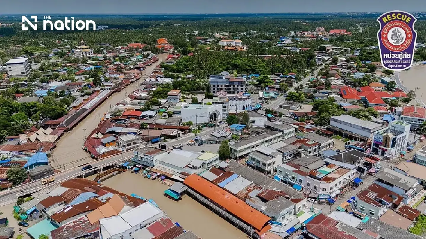 High tides and river overflow flood Samut Songkhram as authorities plan water pushers at 8 sites High tides and river overflow flood Samut Songkhram as authorities plan water pushers at 8 sites