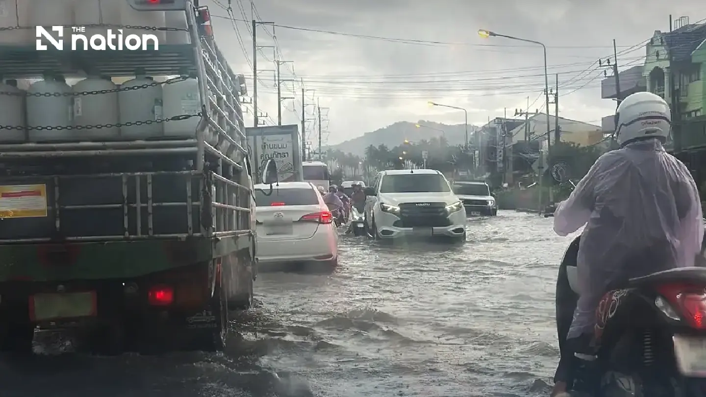 Phuket flooding disrupts travel in 3 districts on October 25 Phuket flooding disrupts travel in 3 districts on October 25