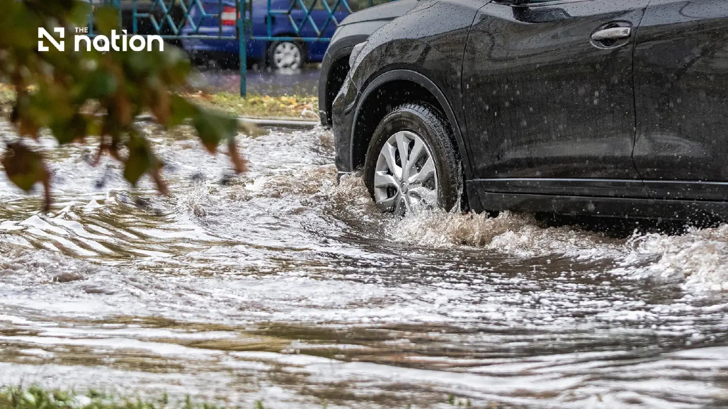 Bangkok floods ease but six eastern districts remain on alert for overnight rain Bangkok floods ease but six eastern districts remain on alert for overnight rain