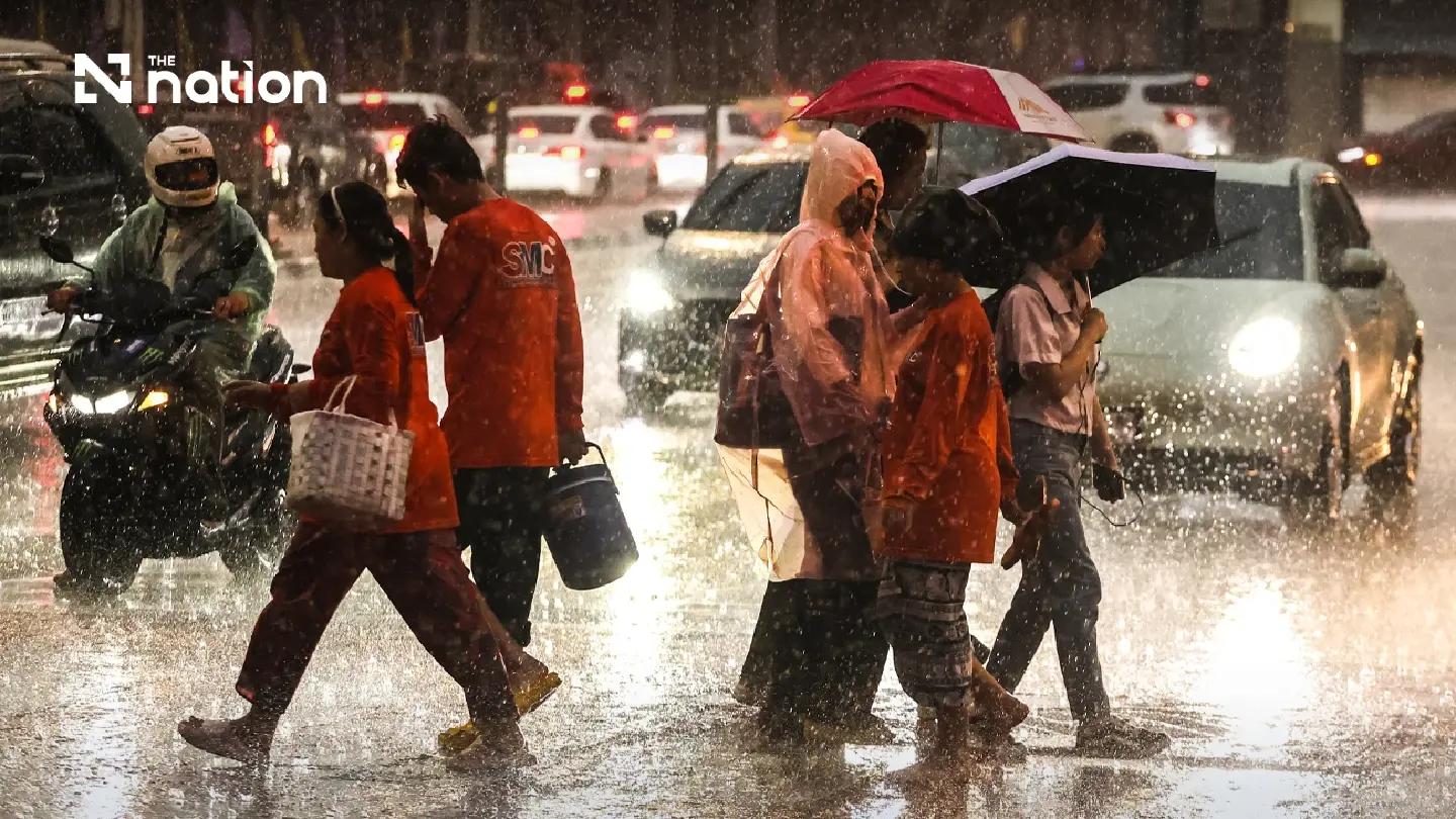 Heavy rain and gusty winds put three Thai regions on flood alert Heavy rain and gusty winds put three Thai regions on flood alert
