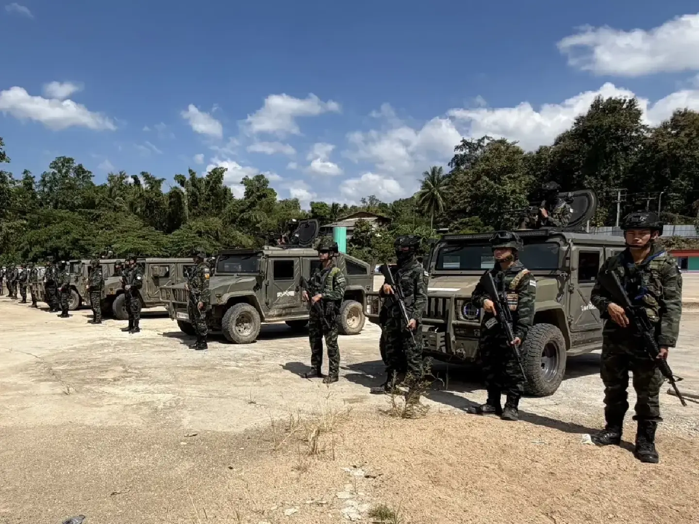 Thailand suspends unofficial border trade for seven days amid Myanmar clashes Thailand suspends unofficial border trade for seven days amid Myanmar clashes