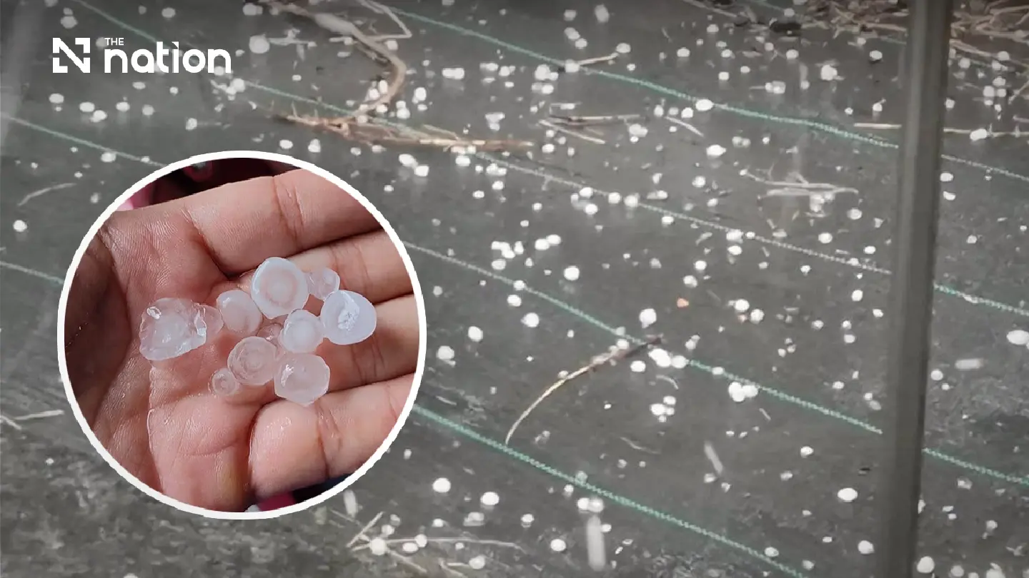 Heavy rain with strong winds and hail hits several Bangkok areas Heavy rain with strong winds and hail hits several Bangkok areas