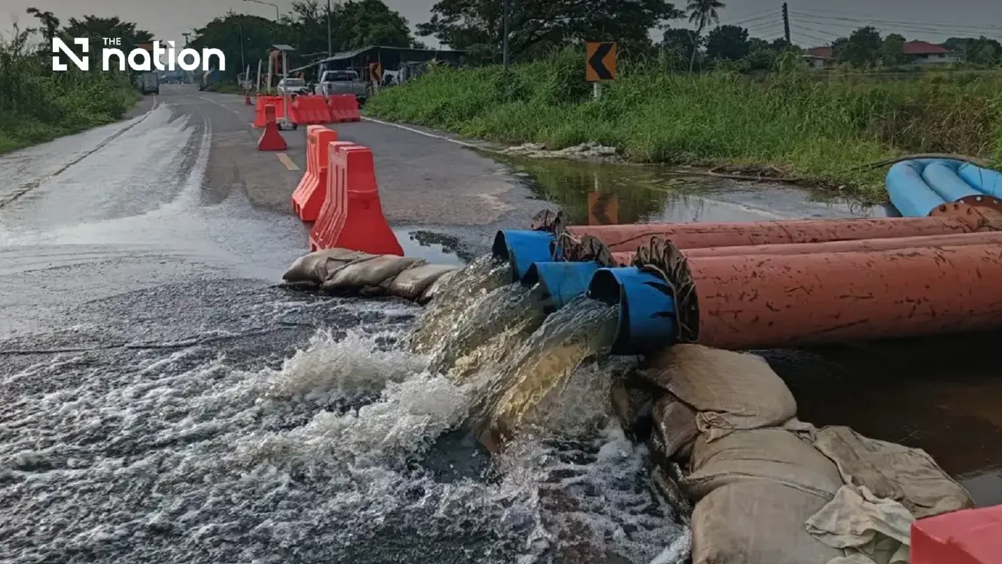 Floods persist in 22 Thai provinces and three Bangkok districts Floods persist in 22 Thai provinces and three Bangkok districts