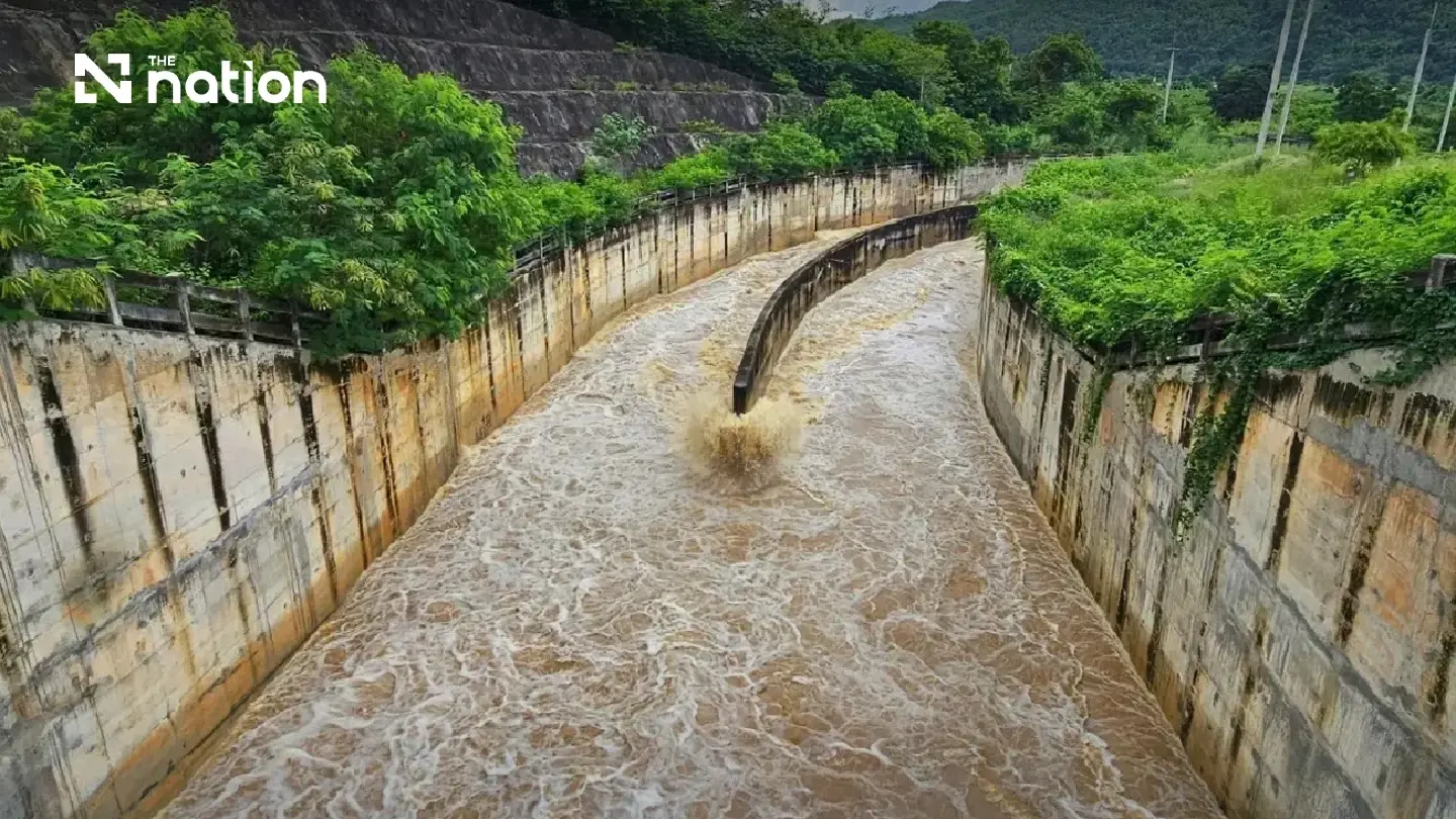 Kanchanaburi districts on alert as Lam Taphoen Reservoir overflows Kanchanaburi districts on alert as Lam Taphoen Reservoir overflows