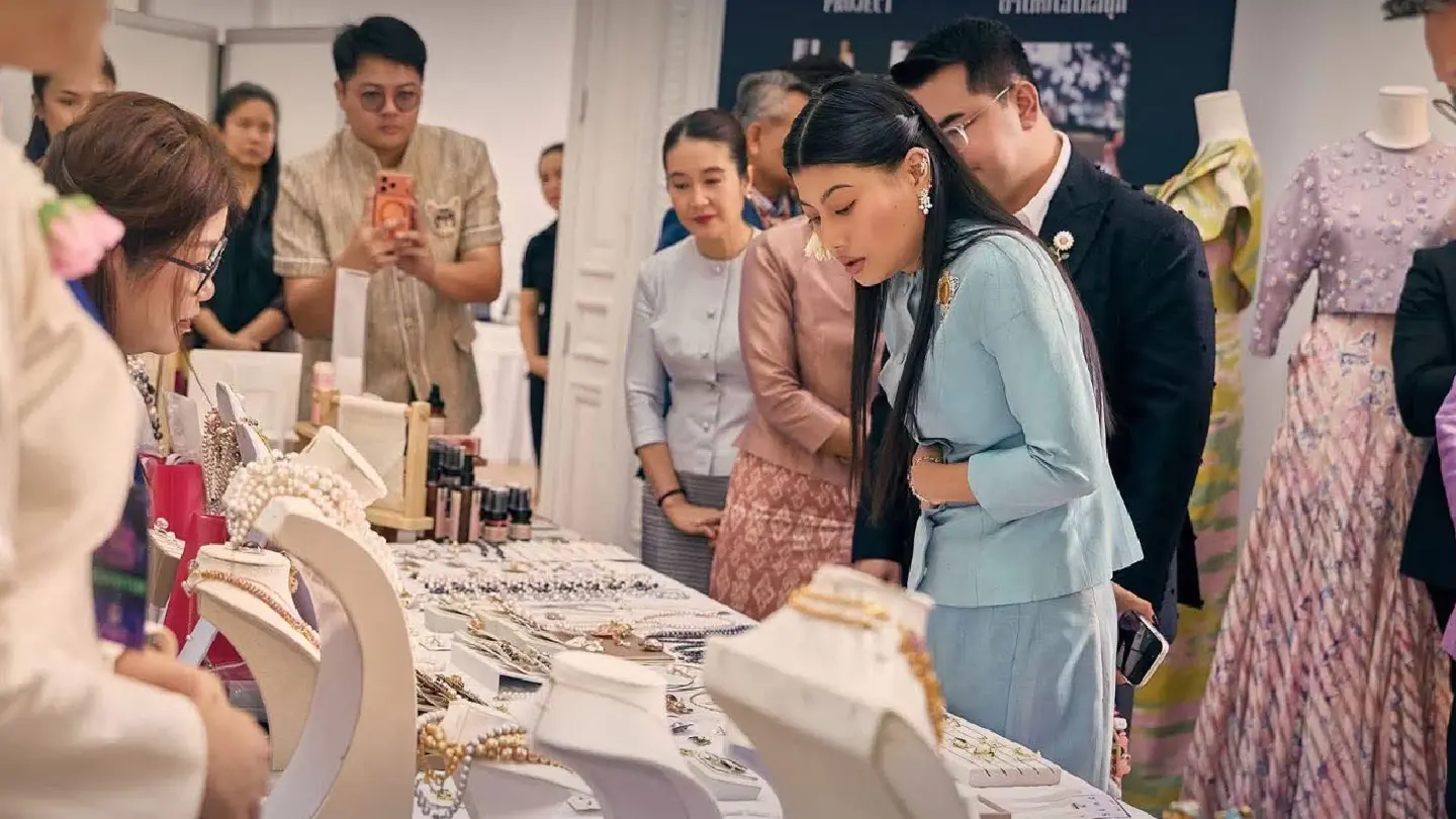 Princess Sirivannavari presides over Thai festival opening in Paris Princess Sirivannavari presides over Thai festival opening in Paris